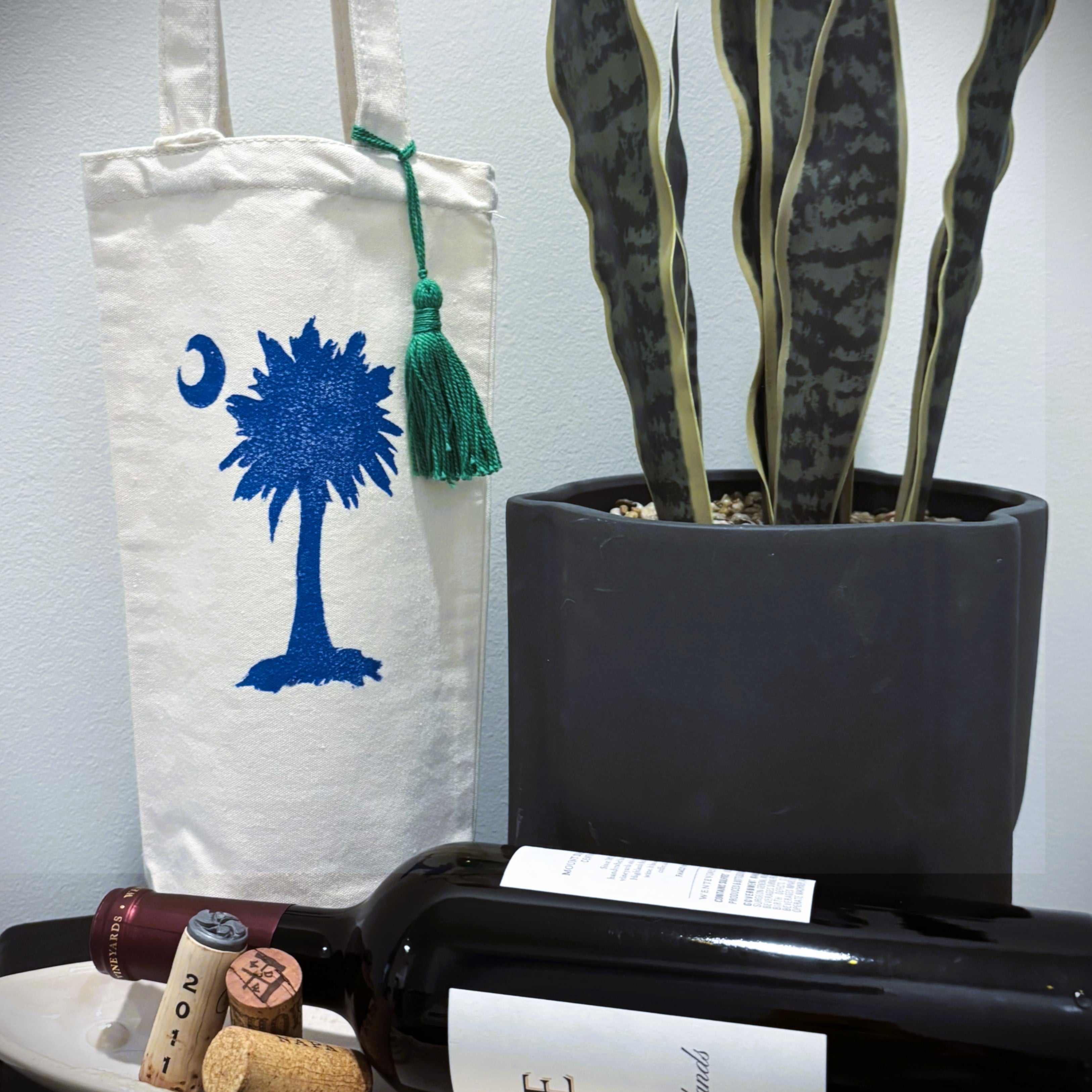 Wine Bottle Tote •Palmetto Moon•