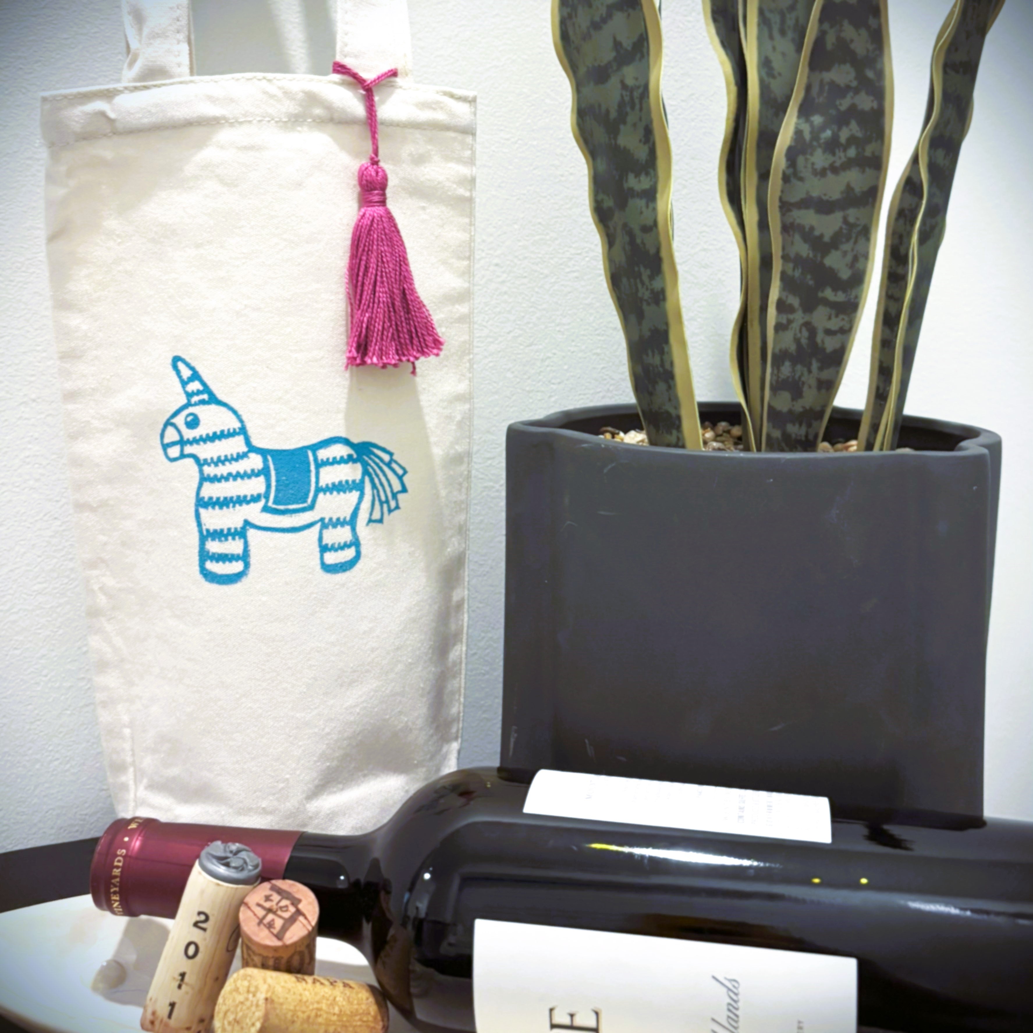 Wine Bottle Tote •Piñata•
